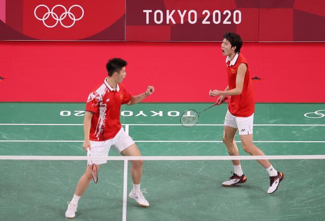 国羽男双遗憾摘银 李俊慧未能实现奥运“脱衣庆祝”