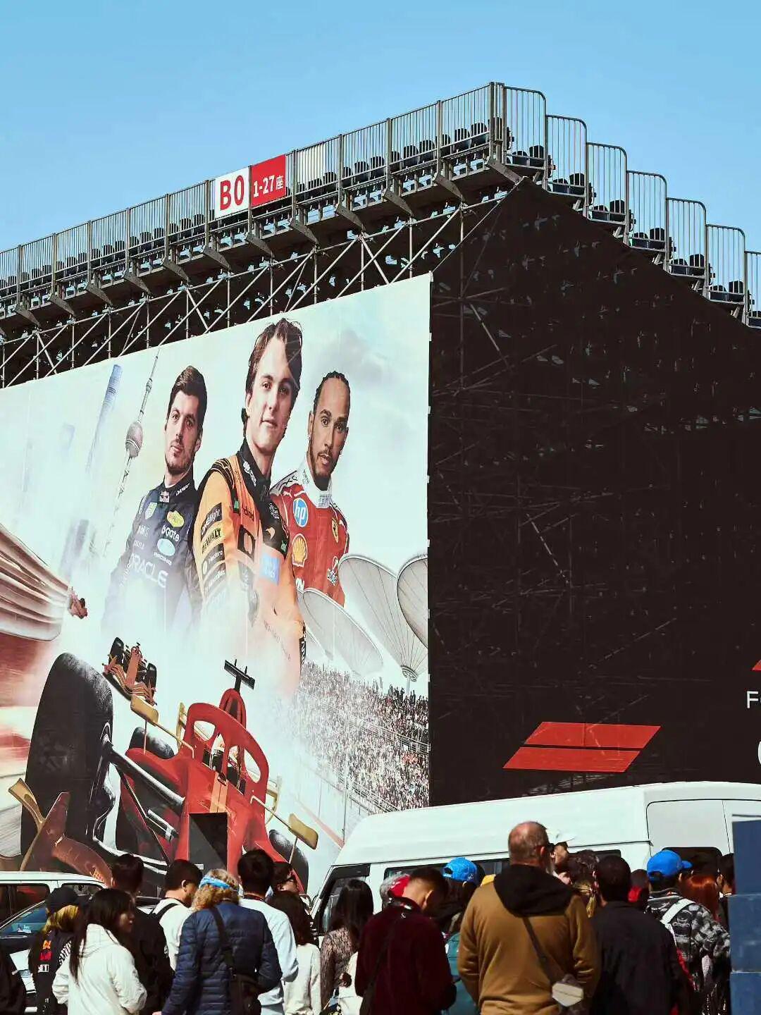 世界杯官网app下载官方最新版-“逛超市都能遇到世界级车手”，这几天的上海成了“F1痛城”